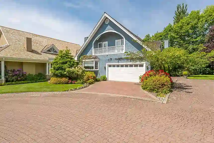 Experienced Garage Door Service in Crossfield